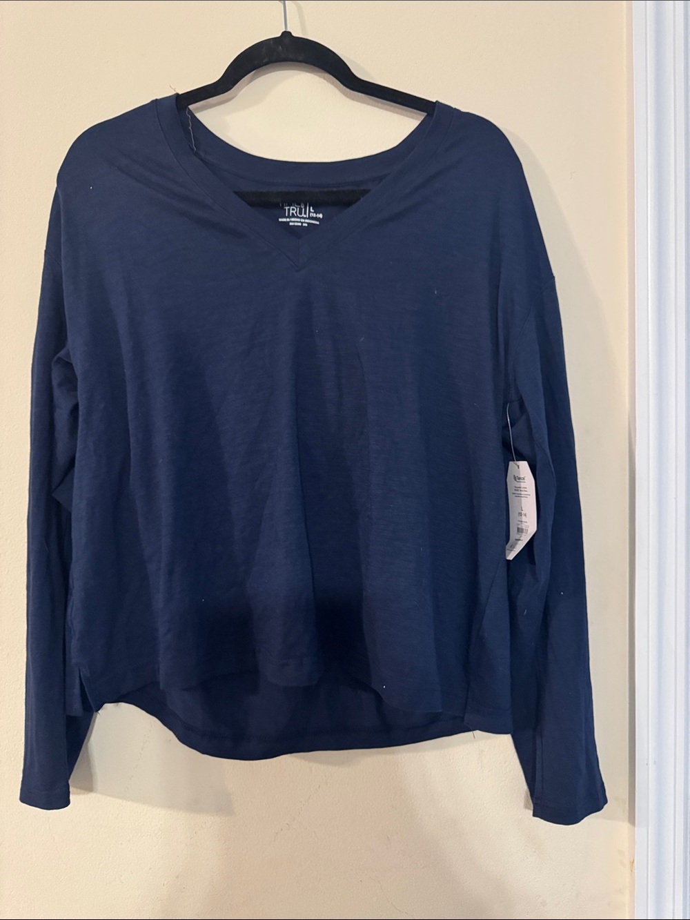 Time and Tru Navy V-Neck Long Sleeve Top